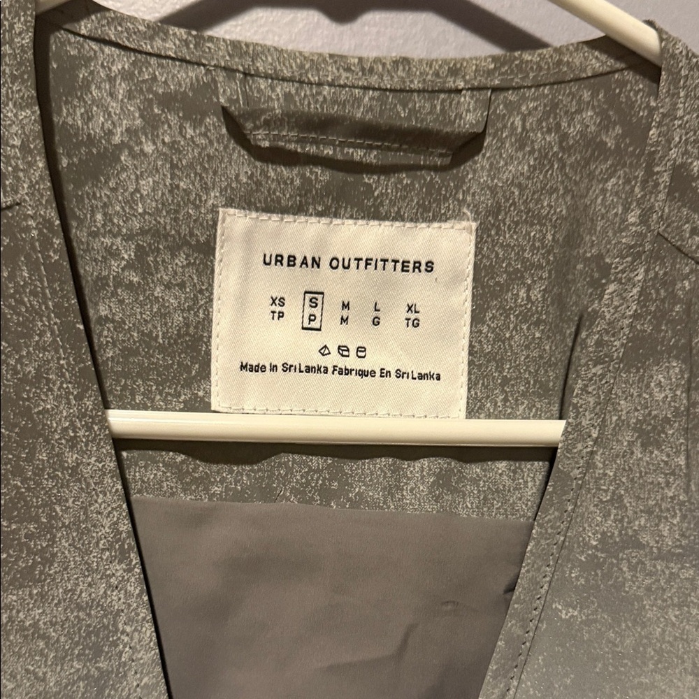 Urban Outfitters silver gray   Vest SP - Picture 2 of 9